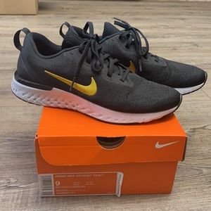 Nike Women’s Nike Odyssey React size 9
